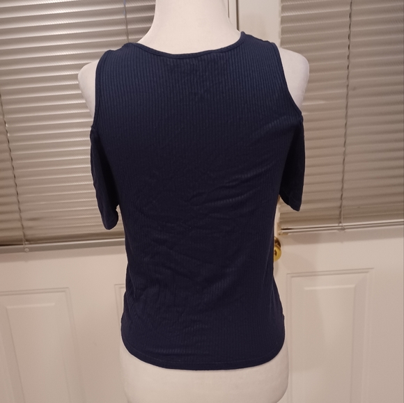 4/$40 Blue Ribbed Cold-Shoulder Tee - Size Medium - Picture 5 of 9